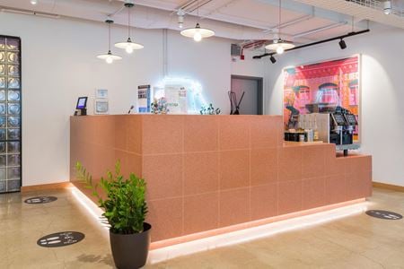 Shared and coworking spaces at 515 North State Street in Chicago