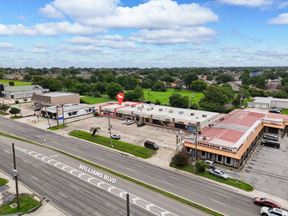 Endcap Retail Space on Williams Blvd
