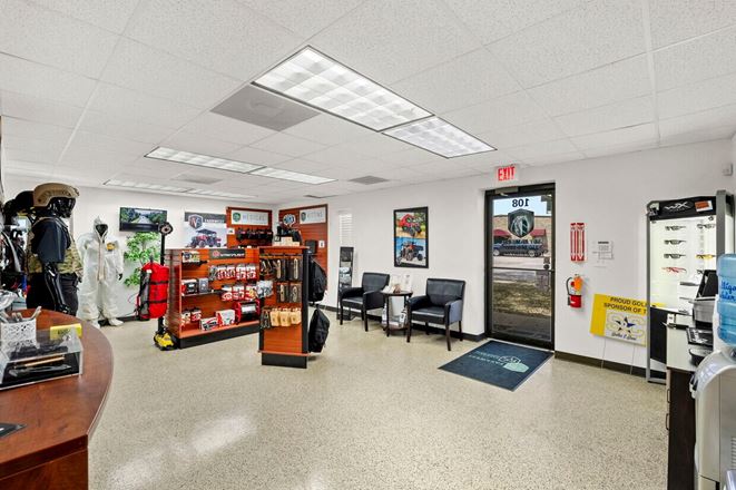 108 Commercial Pl