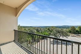 7 Lakeway Centre CT