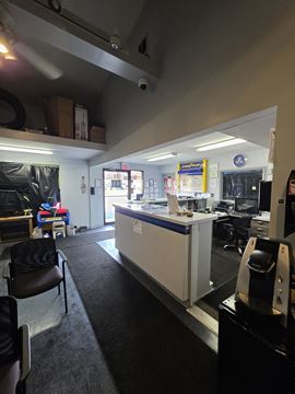 2,800+/- Square Foot Retail / Flex Building