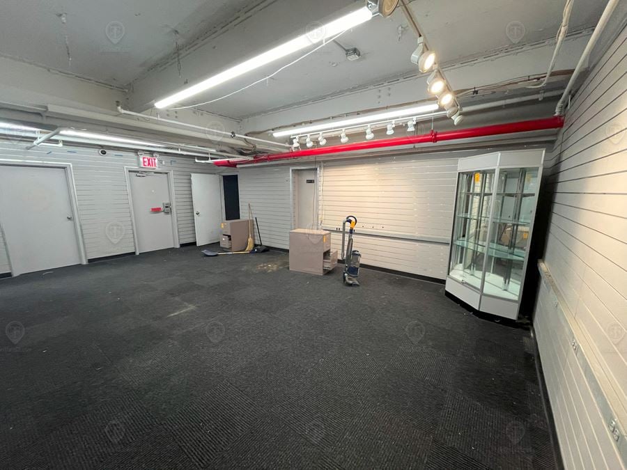 Vacant 11,150 SF Retail Pad With Parking on a 10,700 SF Lot