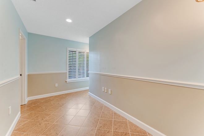 555 W Granada Boulevard E7