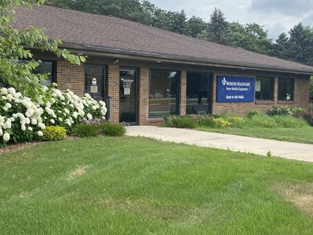 1400 E Parkdale Ave - Manistee