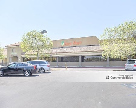Retail space for Rent at 5203 West Walnut Avenue in Visalia