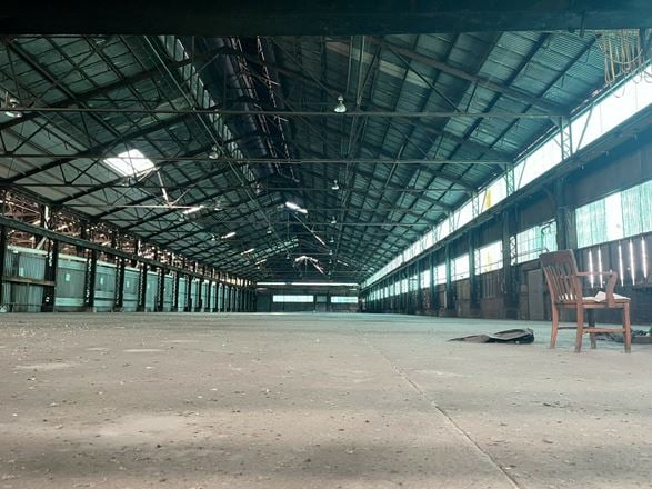 Clear Span, Crane-Served Building