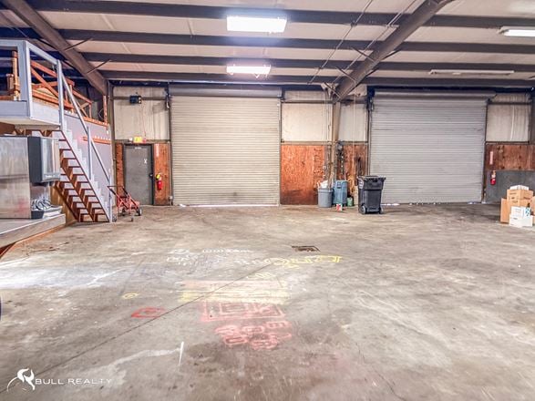 ±3,500 SF Freestanding Office/Warehouse
