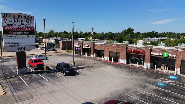 JCT'S Plaza