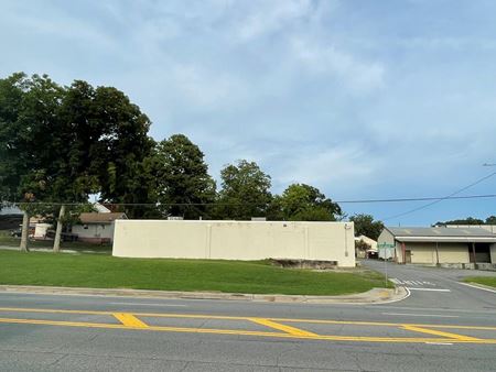 Photo of commercial space at 207 N Glenwood Ave in DALTON