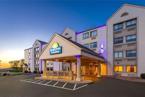 Days Inn & Suites Kansas City South