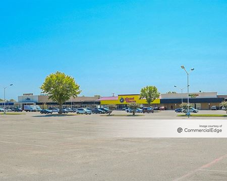 Photo of commercial space at 340 East Pipeline Road in Hurst