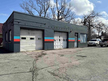 6615 Bluffton Rd - Fort Wayne