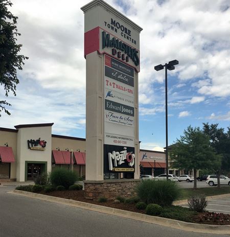 Retail space for Rent at 937 SW 25th Street in Moore