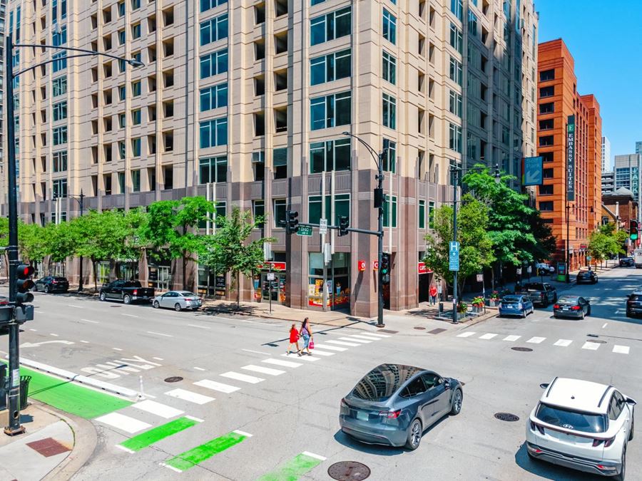 33 W Ontario St