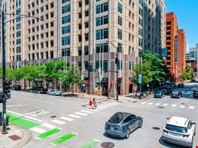 33 W Ontario St