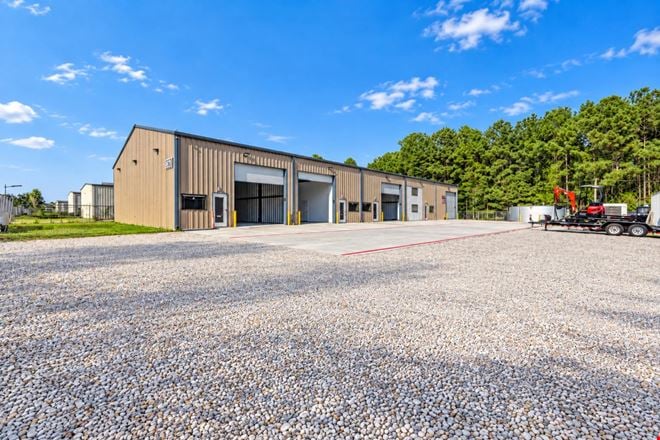 31588 Industrial Park Dr, Pinehurst, TX 77362
