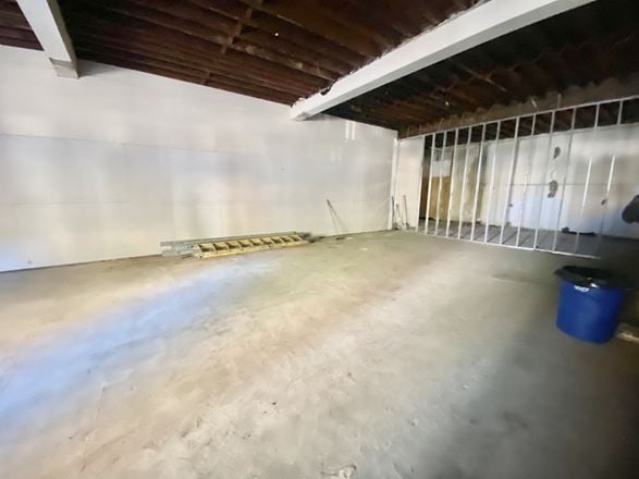 2402 34 avenue Astoria NY 11101