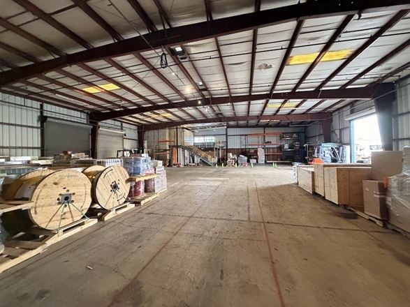 Large Warehouse Central Maui