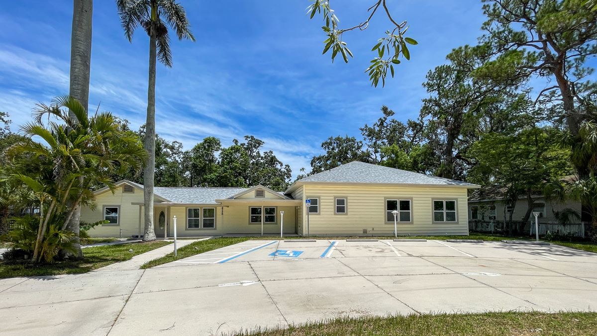 Freestanding Building in Prime Location