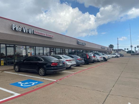 Retail space for Rent at 7127 Spencer Hwy in Pasadena