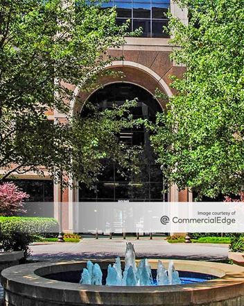 10 Glenlake South Tower