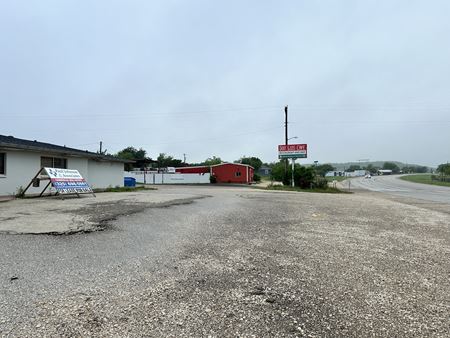 Photo of commercial space at 841 W 4th Street in Baird