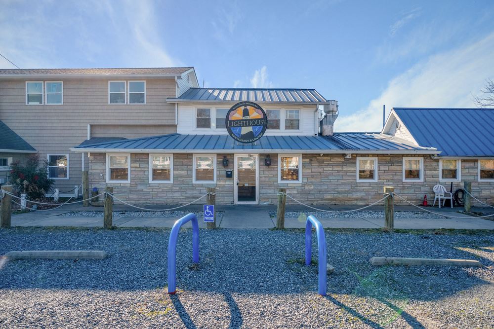Fully Equipped Riverfront Restaurant Playground of the Potomac