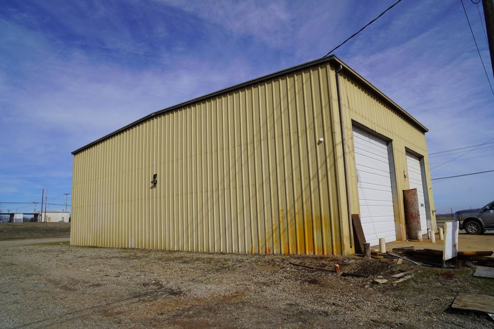 Insulated Commercial Building - Easy Access!