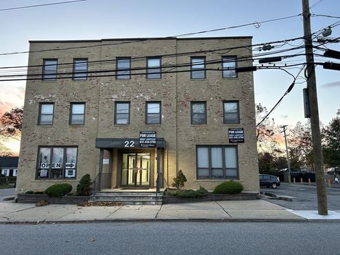 22 Lawrence Ave