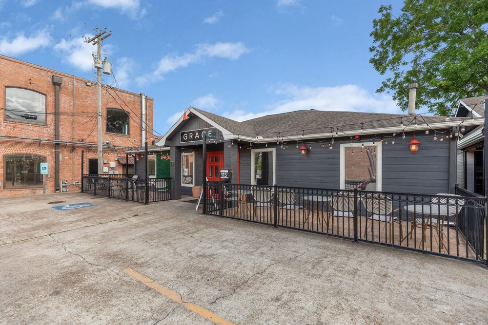 Grace Pizza & Shakes Alvin 113 East Sealy Street, Alvin, TX