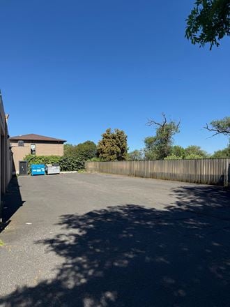 33 Commercial Blvd