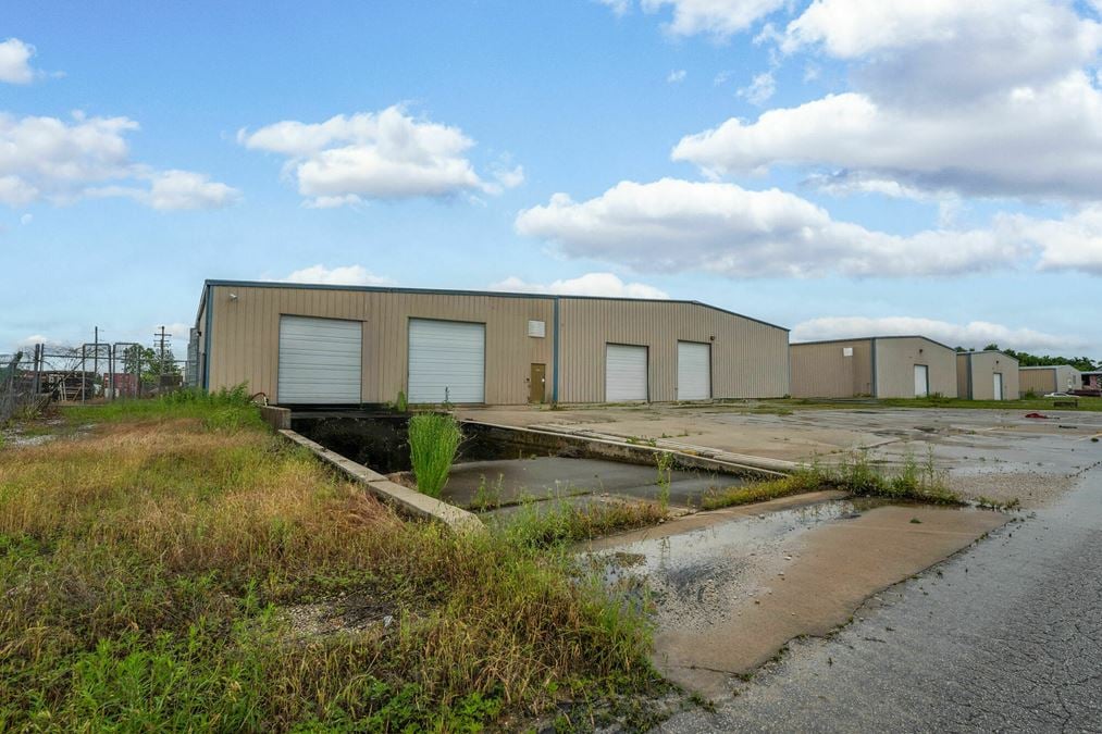 13,500 to 26,000 SF Office/Warehouse for Lease