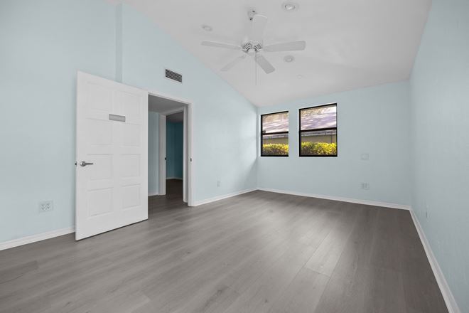 Courtyards Office Suites - 4131 NW 28th Lane