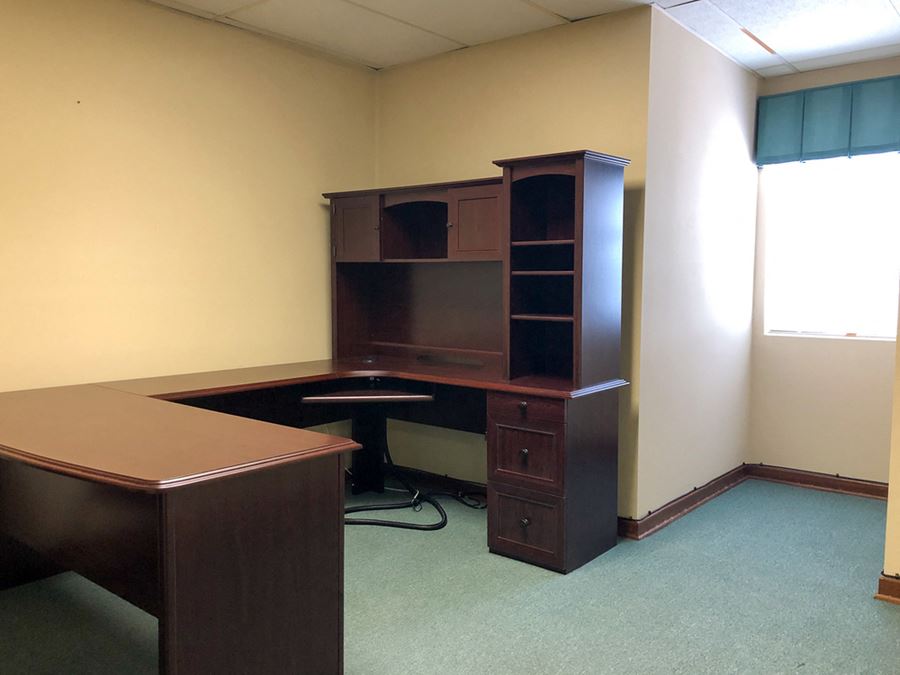 Executive Office Suite on Florida Blvd