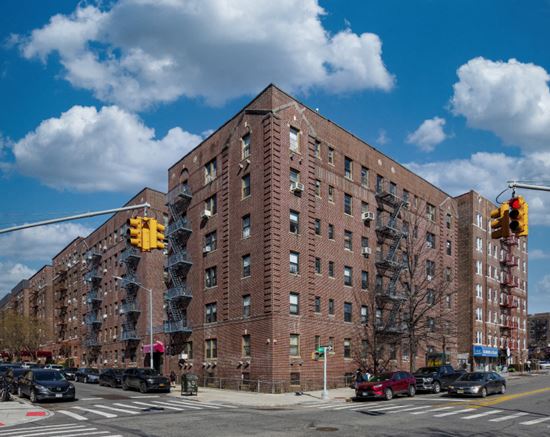 60-Unit Prewar Elevator Building