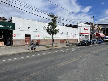 Retail space for Rent at 4016 National St in Corona