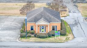 Freestanding building on Cox Creek
