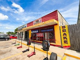 Retail Strip Fronting Airline Hwy