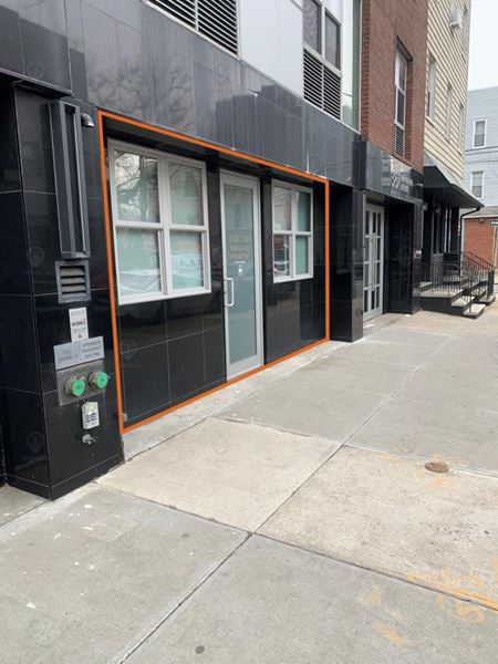 Commercial space for Rent at 387 Manhattan Avenue in Brooklyn