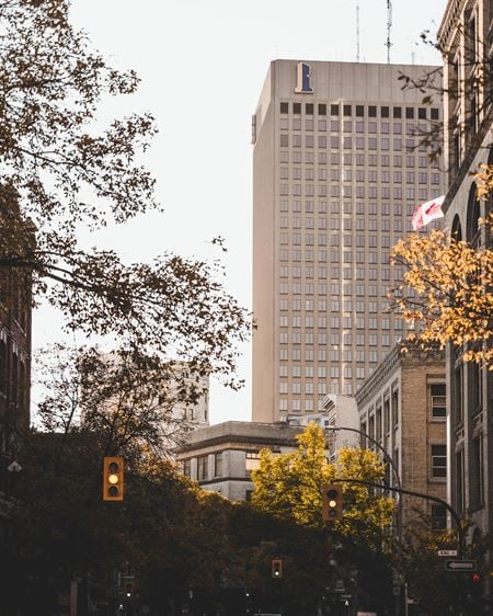 2410     Space Photo Gallery 1