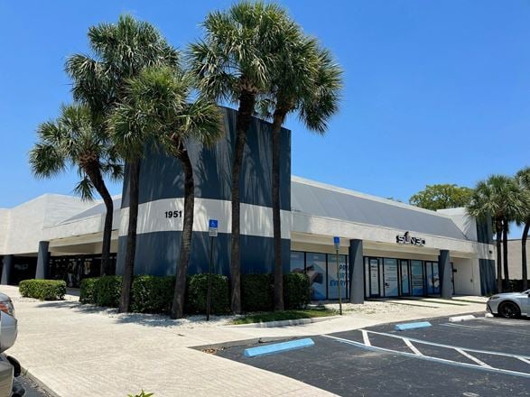 Palm Plaza