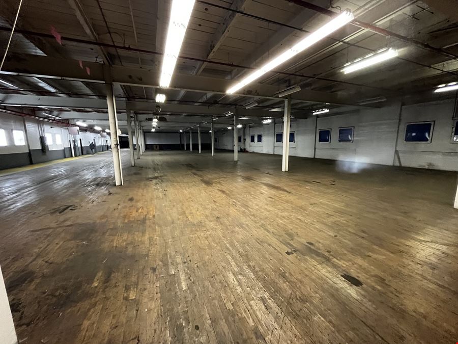 For Lease | 106,582 SF Warehouse/Manufacturing Space