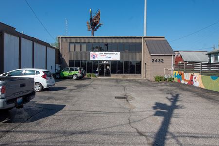 Showroom w/ Warehouse For Sale! - Louisville
