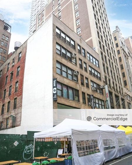 Retail space for Rent at 2 West 32nd Street in New York