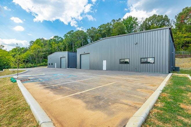 3906 Caine Ln - Sale