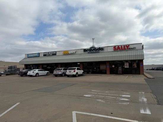 418 South George Nigh Expressway - Retail