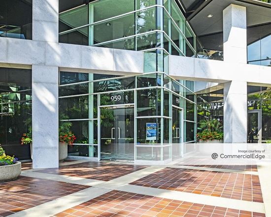 Metro Pointe Business Center - 959 South Coast Drive