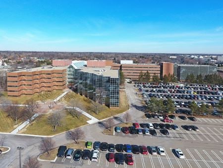 Commercial space for Rent at 400 Galleria in Southfield