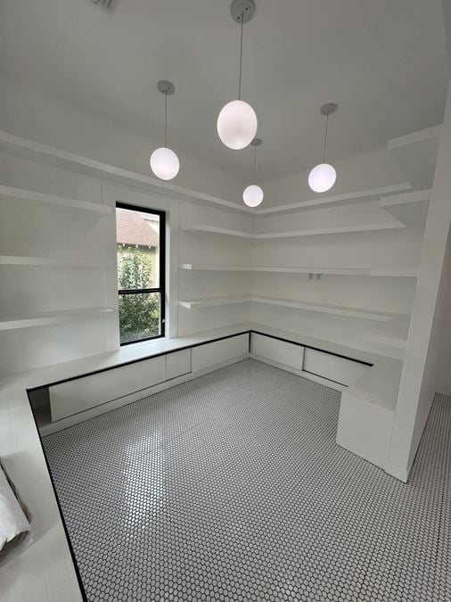 306 W Main St