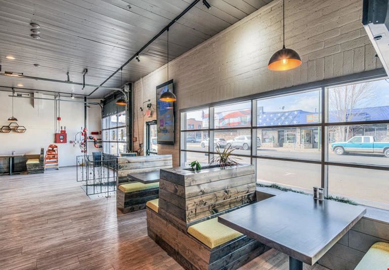 Taphouse with Kitchen & Food Cart Pads